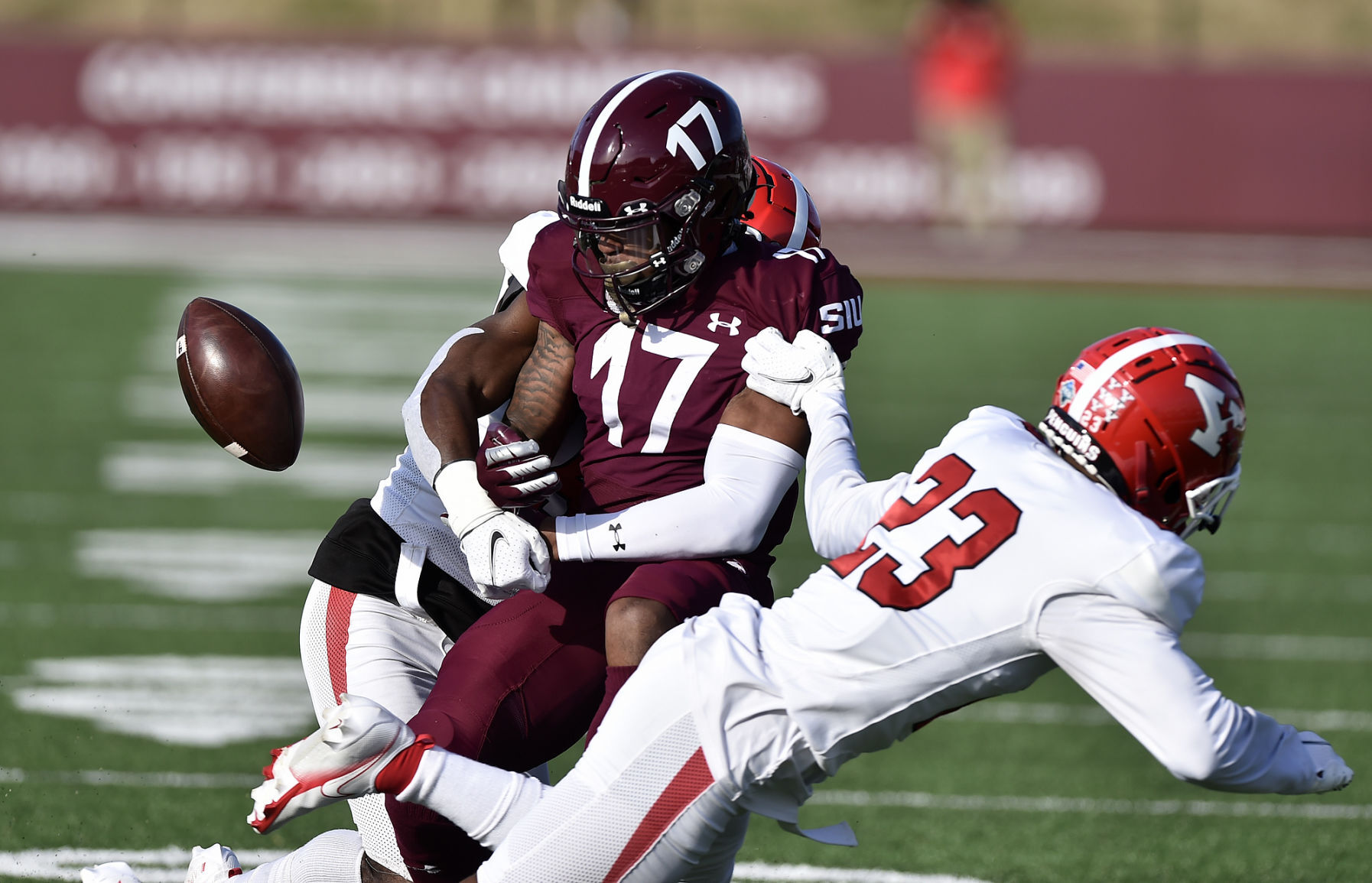 112121-spt-siu-fb-06.jpg